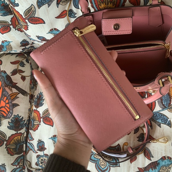 Beautiful MK wallet fold 💞 - Picture 3 of 6